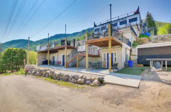 熔巖熱泉開間帶景色，步行至河邊 酒店