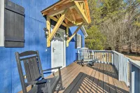Charming Yadkin Valley Cottage w/ Deck & Yard - Wifi
