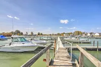 Quaint Couple's Escape: Pool, Near Lake Erie! - Pet friendly