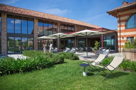 Villaggio Narrante - Cascina Galarej Отели в г. Диано-д'Альба