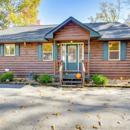 Lakemont Mountain Cabin w/ Game Room & Hot Tub!