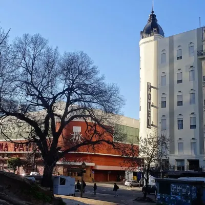 Hotel Plaza Roma Hotel berhampiran Taman Luna