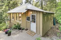 8 Mi to Yosemite National Park: Cabin w/ Fire Pit