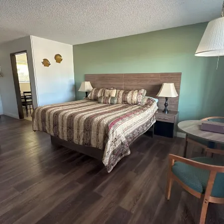 Captain John's Motel