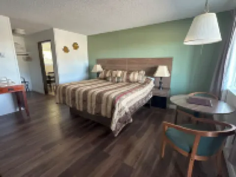 Captain John's Motel