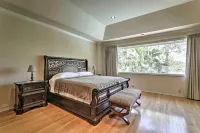 Pool & Hot Tub: Lakefront Harlingen Home - 3-Star