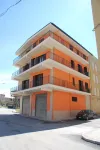 Daphnae House