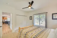 Stunning Twin Lakes Home w/ Deck, 2 Mi to Lake! - 3 estrellas