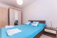 Apartments Dragica 927 Hotels near Mediterraneo Beach