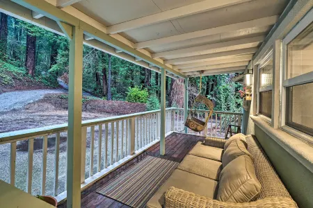 California Cottage < 4 Mi to Redwood Hiking Trails