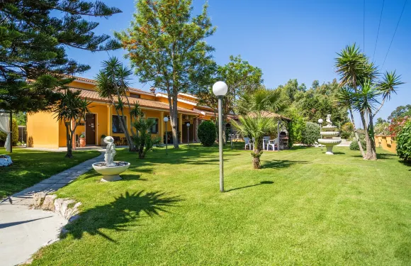 梅莫阿菲塔卡梅爾酒店