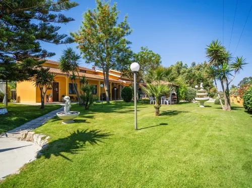Memo's Affittacamere Hotels in Arborea