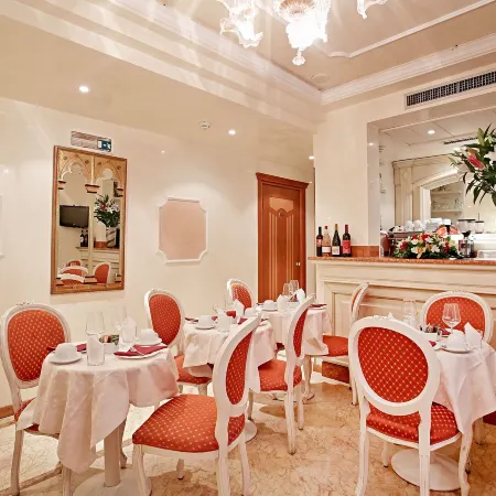 Hotel San Luca Venezia Отели рядом с достопримечательностью «Дворец Грасси»
