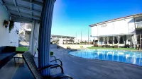 R Nite Star Inn and Suites -Home of the Cowboys & Rangers - Rooftop Pools