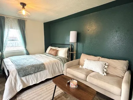 The Cozy Cottage on The River