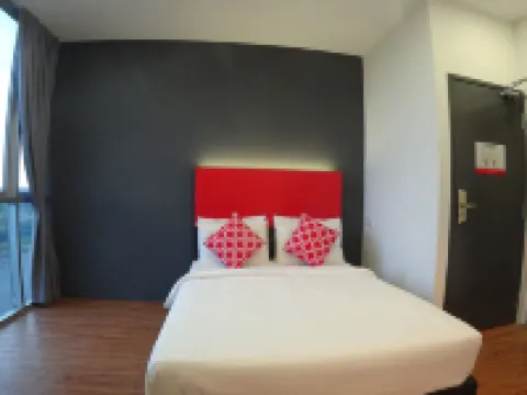 The Red Hotel Hotel di Tanjung Dua Belas