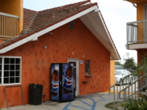 Chateau Inn & Suites Hotels in Downey