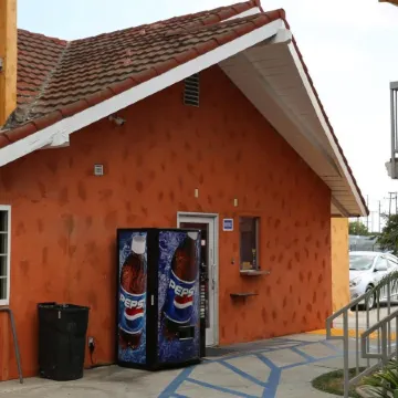 Chateau Inn & Suites