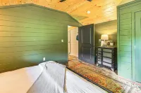 Covered Deck & Hot Tub: Cozy Retreat in Campton! - Homestays