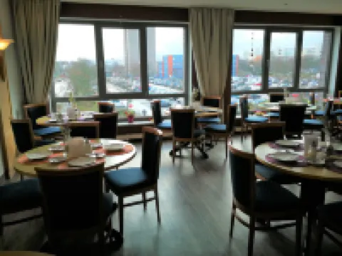 Hotel Near by Hotéis em Laatzen