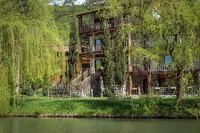 Lopota Lake Resort & Spa Hotel a 