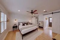 Wanderers Retreat House Hotels in Center Point