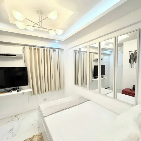 Budget Loft-type condo in Uptown CDO