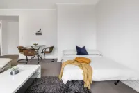 A Stylish & Comfy Apt Next to Darling Harbour