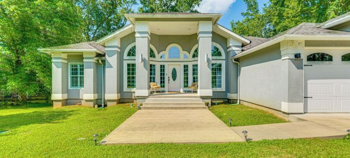 Riverfront Retreat w/ Fire Pit & Deck Hotels in Cleburne County