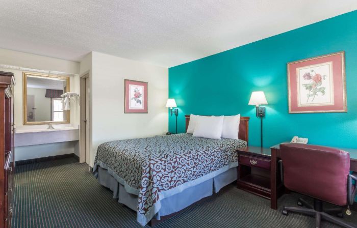 Days Inn by Wyndham Marianna