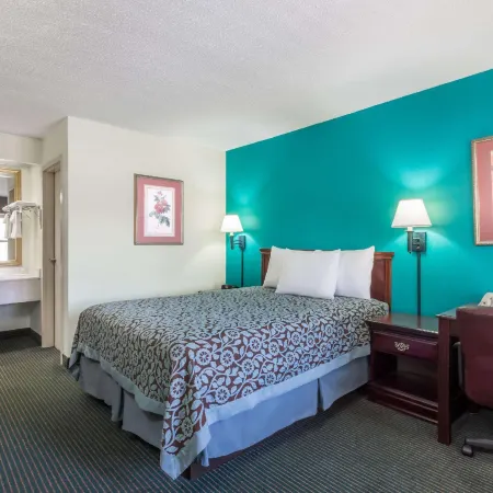 Days Inn by Wyndham Marianna