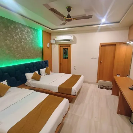 Hotel Praj Paradise