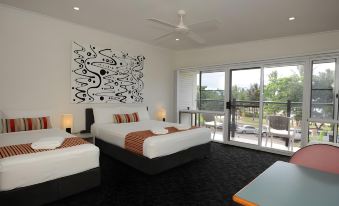 Shoredrive Motel