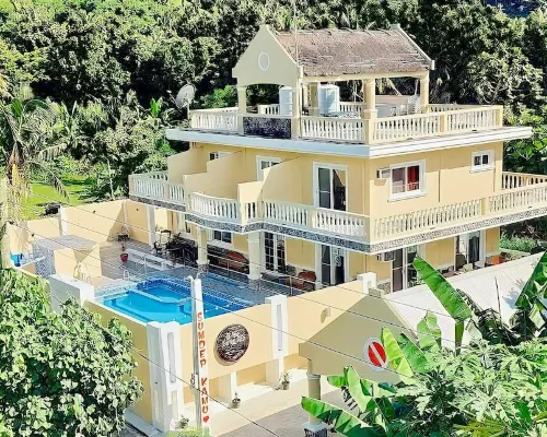 Dive Batanes Lodge and Restaurant Hotel di Basco