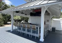 The Marina Sanctuary, Spectacular views, walking to Waterfront dining Hotels in Saint James