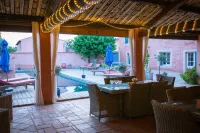 Le Mas de Gleyzes - Charme Authentique & Détente Avec Piscine Hotels in Remoulins