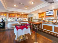 Waterford Viking Hotel - parking