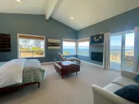 Pelican Point -- Oceanfront Blufftop on 1 Acre, Hot Tub, Dog Friendly! Hotels near Studio 391