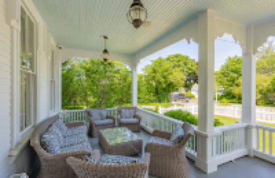 Luxury Beach Access and Elegant Design - Stunning Sea Captain's Haven 하위치 호텔