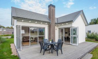 Detached Single Story Holiday Home Near the Sea