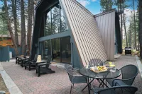 Alder by AvantStay Moody Retreat: Patio Hot Tub in Sunriver