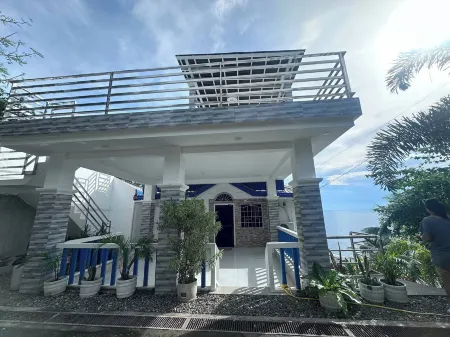 Becca's Vacation House Отели в г. Табуэлан