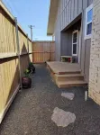 Retro Bungalow - 3 Beds/2 Baths - No Chores!