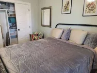Retro Bungalow - 3 Beds/2 Baths - No Chores!