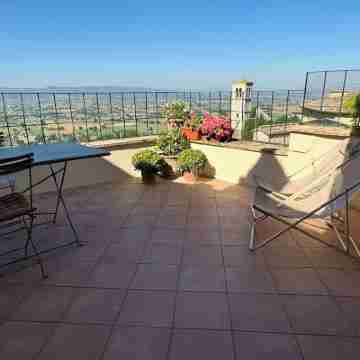 In the center of Assisi apartment with wonderful terrace Others