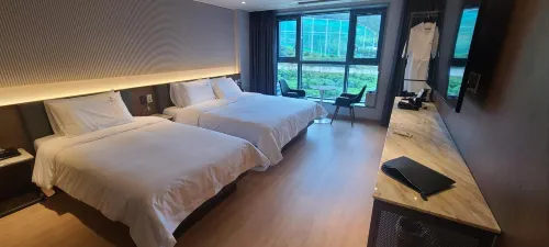 Geoje Island B&B Hotel - Motels