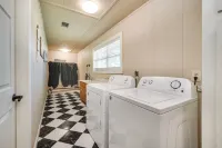 Charming Texarkana Home Lake and Pool Access! - 3-Star