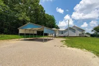 7 Mi to Ole Miss: Quiet Rural Retreat w/ Yard! - 2-Star