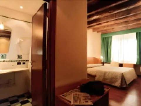 โรงแรมโกรอต โรงแรมในโรม