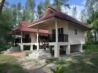 Pranee Beach Bungalows